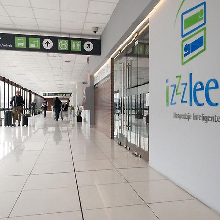 Готель Izzzleep Aeropuerto Terminal 1 Мехіко Екстер'єр фото