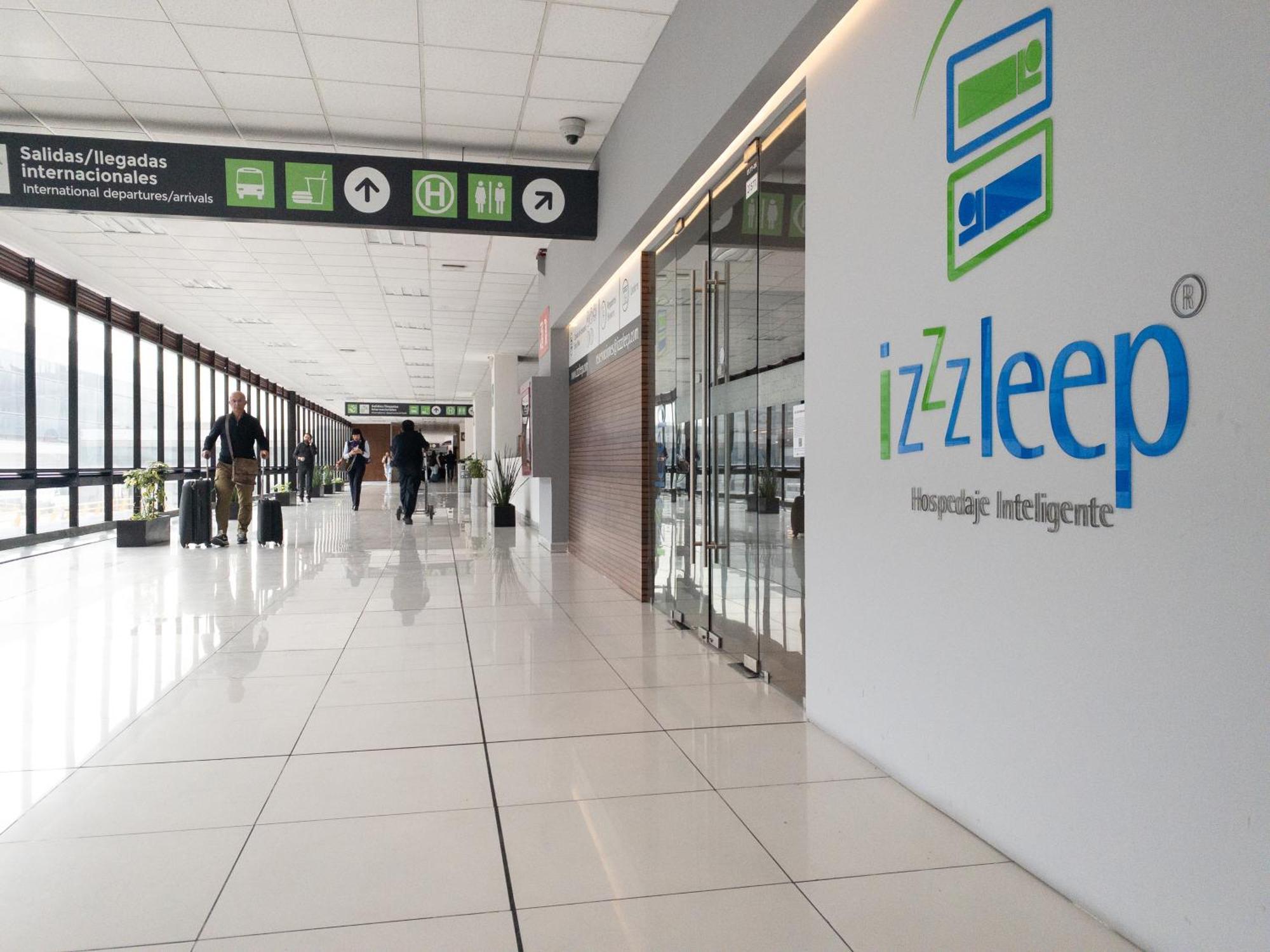 Готель Izzzleep Aeropuerto Terminal 1 Мехіко Екстер'єр фото